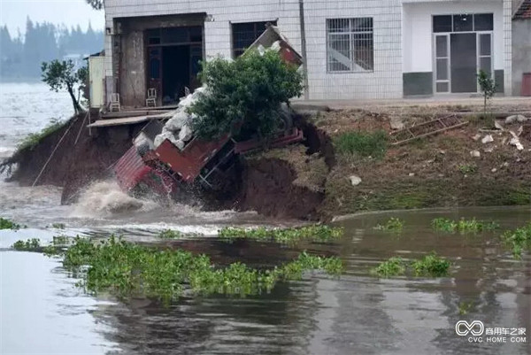 卡車敢死隊-1.jpg