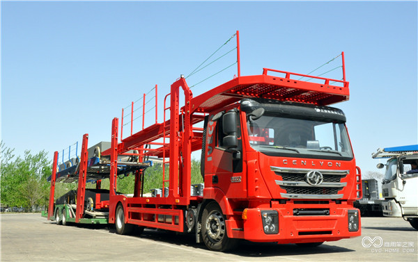 紅巖杰獅中置軸轎運車-上汽紅巖榮獲“汽車物流行業優秀技術裝備供應商”稱號.JPG